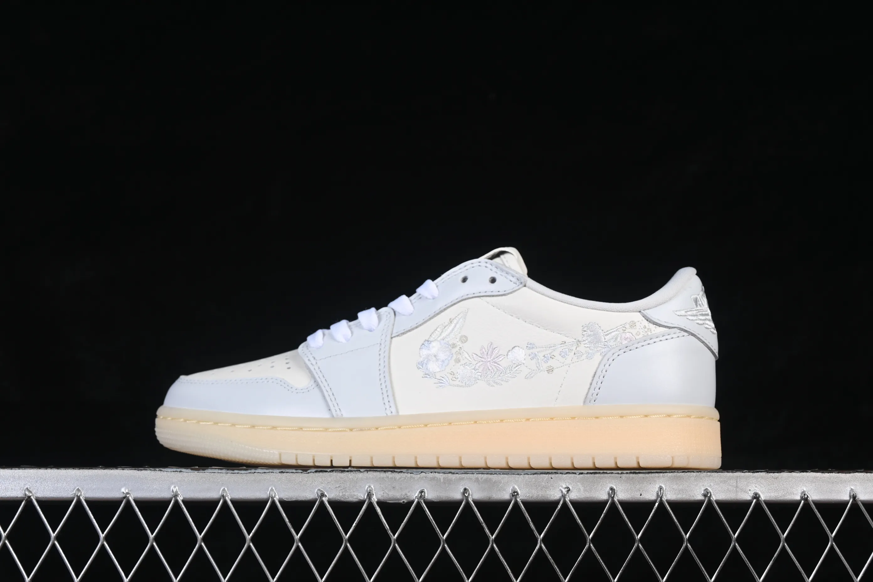 All categories Air Jordan Jordan series basketball shoes Air Jordan 1 Low Air Jordan 1 Low "Floral Swoosh" AJ1 Joe 1 flower embroidery low-top cultural casual sneakers IF4391-100